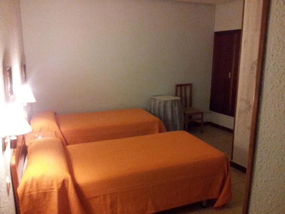 Hostal El Centro Уэска Экстерьер фото