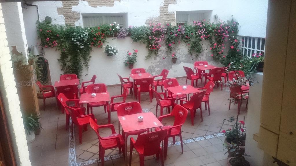 Hostal El Centro Уэска Экстерьер фото