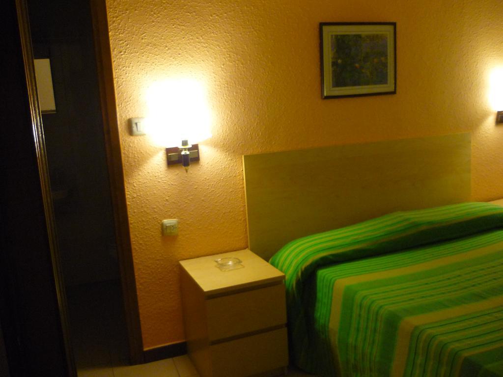 Hostal El Centro Уэска Номер фото