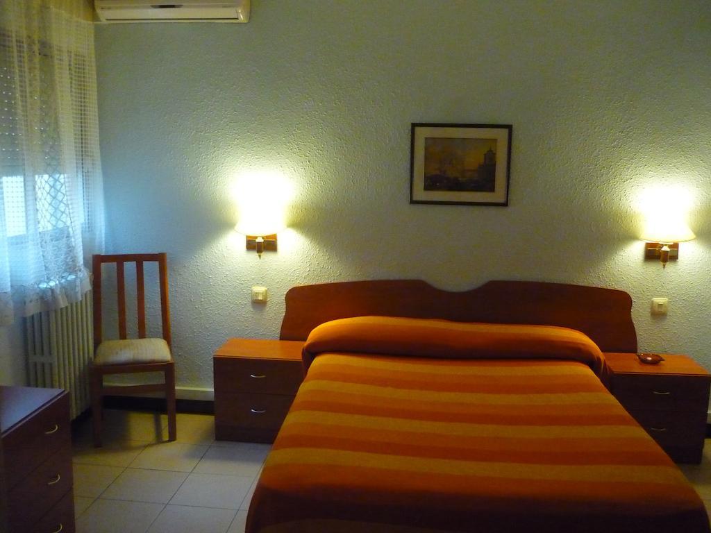 Hostal El Centro Уэска Номер фото