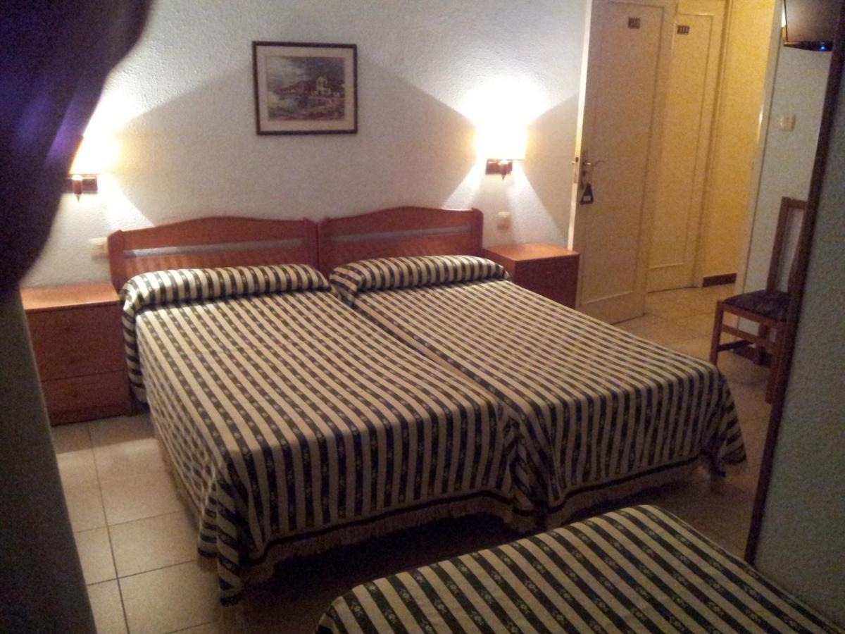 Hostal El Centro Уэска Экстерьер фото